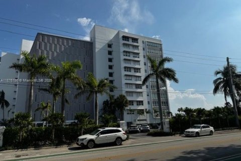 Copropriété à vendre à Bay Harbor Islands, Floride: 2 chambres, 164.44 m2 № 1981898 - photo 2
