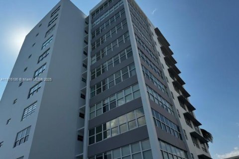 Copropriété à vendre à Bay Harbor Islands, Floride: 2 chambres, 164.44 m2 № 1981898 - photo 1