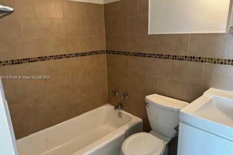 Copropriété à vendre à Bay Harbor Islands, Floride: 2 chambres, 164.44 m2 № 1981898 - photo 27