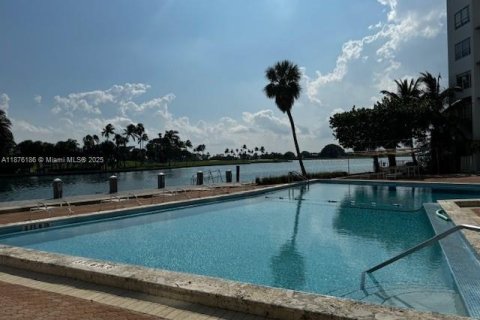 Copropriété à vendre à Bay Harbor Islands, Floride: 2 chambres, 164.44 m2 № 1981898 - photo 12