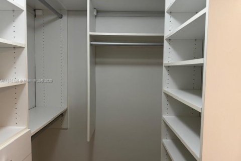 Copropriété à vendre à Bay Harbor Islands, Floride: 2 chambres, 164.44 m2 № 1981898 - photo 28