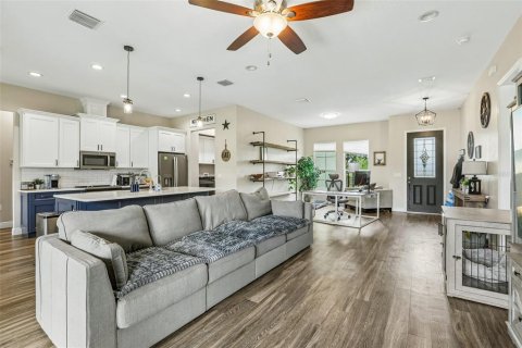 House in Land O' Lakes, Florida 3 bedrooms, 163.04 sq.m. № 2229199 - photo 5