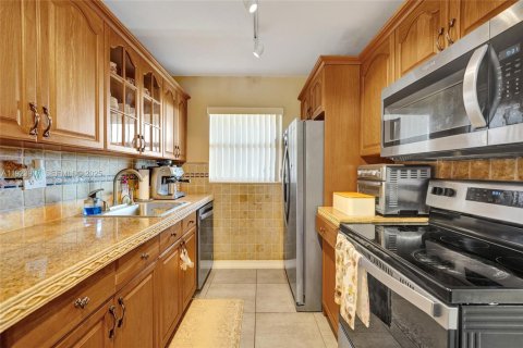 Condominio en venta en Dania Beach, Florida, 2 dormitorios, 87.79 m2 № 1982162 - foto 13