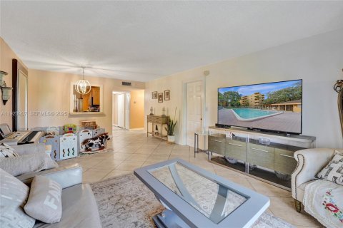 Condominio en venta en Dania Beach, Florida, 2 dormitorios, 87.79 m2 № 1982162 - foto 25