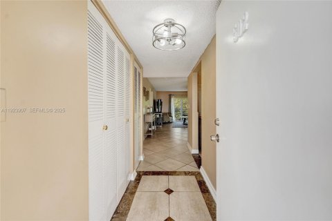 Condominio en venta en Dania Beach, Florida, 2 dormitorios, 87.79 m2 № 1982162 - foto 4