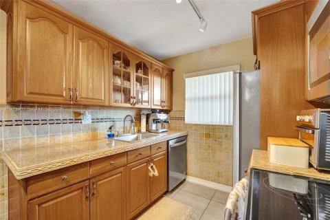 Condominio en venta en Dania Beach, Florida, 2 dormitorios, 87.79 m2 № 1982162 - foto 14