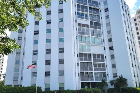 Condo in Sarasota, Florida, 2 bedrooms № 2232518