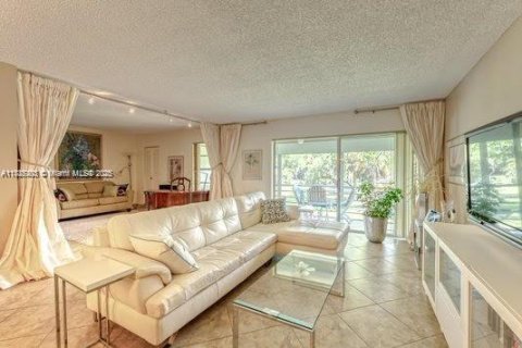 Condominio en venta en Lauderhill, Florida, 3 dormitorios, 126.72 m2 № 2012766 - foto 12