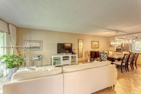 Condominio en venta en Lauderhill, Florida, 3 dormitorios, 126.72 m2 № 2012766 - foto 15