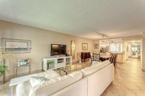 Condominio en venta en Lauderhill, Florida, 3 dormitorios, 126.72 m2 № 2012766 - foto 13