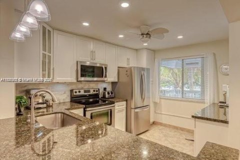 Condominio en venta en Lauderhill, Florida, 3 dormitorios, 126.72 m2 № 2012766 - foto 2