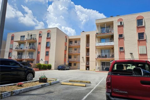 Copropriété à vendre à Miami, Floride: 1 chambre, 64.75 m2 № 1998796 - photo 2