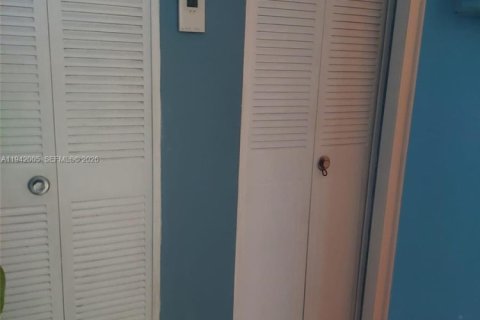Copropriété à vendre à Miami, Floride: 1 chambre, 64.75 m2 № 1998796 - photo 10