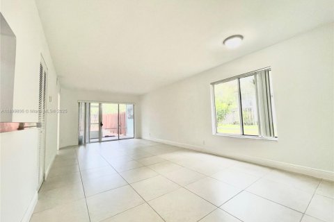 Condo in Miami, Florida, 2 bedrooms  № 1952613 - photo 3