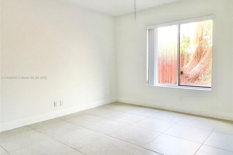 Condo in Miami, Florida, 2 bedrooms  № 1952613 - photo 7