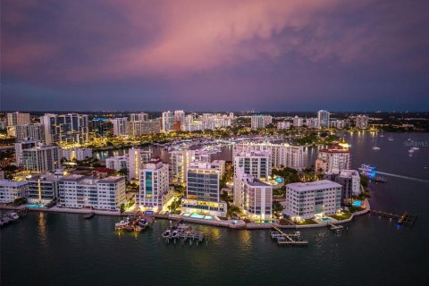 Condo in Sarasota, Florida, 4 bedrooms  № 2204681 - photo 7