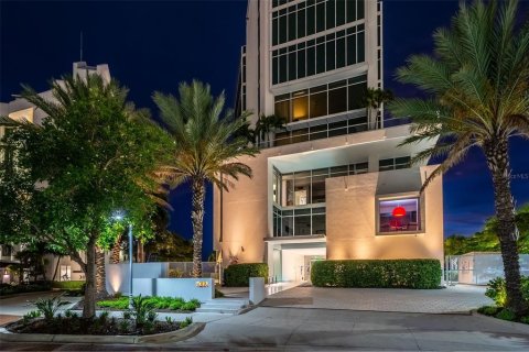 Condo in Sarasota, Florida, 4 bedrooms  № 2204681 - photo 3