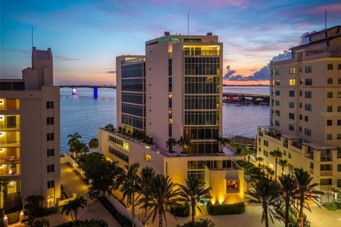 Condo in Sarasota, Florida, 4 bedrooms  № 2204681 - photo 2