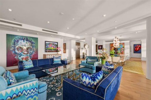 Condo in Sarasota, Florida, 4 bedrooms  № 2204681 - photo 19