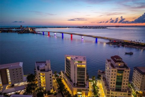 Condo in Sarasota, Florida, 4 bedrooms  № 2204681 - photo 8