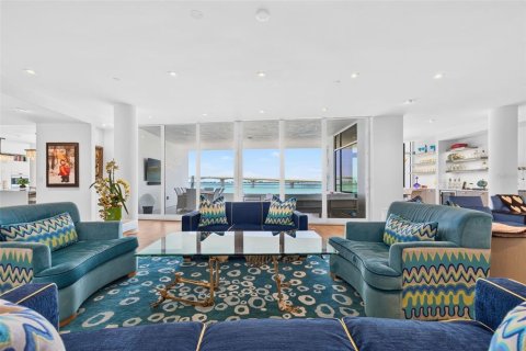 Condo in Sarasota, Florida, 4 bedrooms  № 2204681 - photo 13