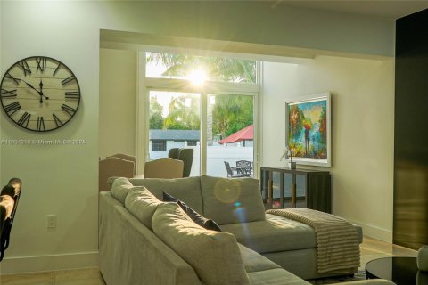 House in Miami, Florida 5 bedrooms, 414.53 sq.m. № 1956055 - photo 7