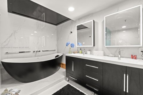 Condominio en venta en Miami Beach, Florida, 2 dormitorios, 133.78 m2 № 2015750 - foto 15