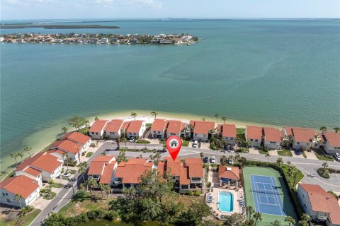Adosado en venta en Saint Petersburg, Florida, 3 dormitorios, 177.91 m2 № 1626405 - foto 1