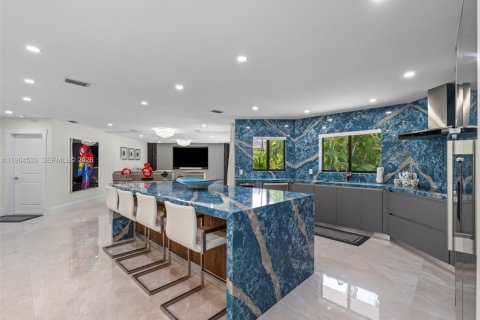 Casa en venta en Miami Beach, Florida, 4 dormitorios, 341.23 m2 № 2028278 - foto 18