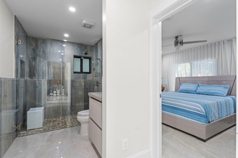 Casa en venta en Miami Beach, Florida, 4 dormitorios, 341.23 m2 № 2028278 - foto 28