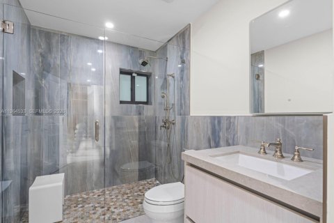 Casa en venta en Miami Beach, Florida, 4 dormitorios, 341.23 m2 № 2028278 - foto 29