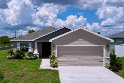 House in Lake Wales, Florida 4 bedrooms, 151.15 sq.m. № 1913392 - photo 1