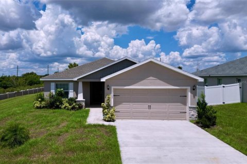House in Lake Wales, Florida 4 bedrooms, 151.15 sq.m. № 1913392 - photo 3