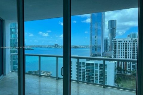 Condo in Miami, Florida, 2 bedrooms  № 1888843 - photo 2