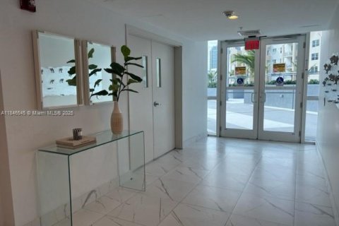 Condo in Miami, Florida, 2 bedrooms  № 1888843 - photo 15