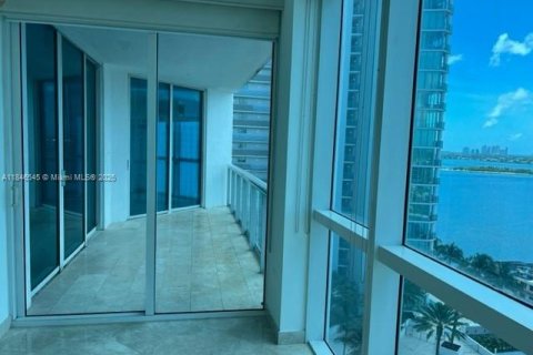 Condo in Miami, Florida, 2 bedrooms  № 1888843 - photo 3