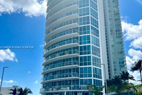 Condo in Miami, Florida, 2 bedrooms  № 1888843 - photo 12