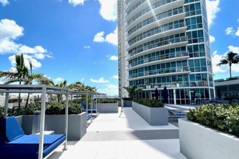 Condo in Miami, Florida, 2 bedrooms  № 1888843 - photo 13