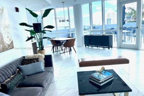 Condo in Miami, Florida, 2 bedrooms  № 1888843 - photo 8
