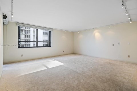 Copropriété à vendre à Bal Harbour, Floride: 3 chambres, 218.6 m2 № 2088463 - photo 23
