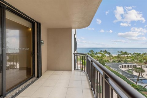 Copropriété à vendre à Bal Harbour, Floride: 3 chambres, 218.6 m2 № 2088463 - photo 22