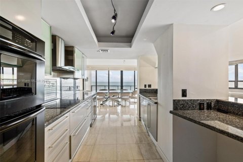 Copropriété à vendre à Bal Harbour, Floride: 3 chambres, 218.6 m2 № 2088463 - photo 6
