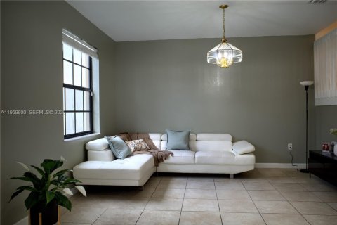 Купить таунхаус в Хайалиа, Флорида 3 спальни, 146.23м2, № 2022172 - фото 3