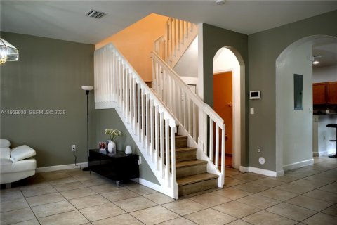 Townhouse in Hialeah, Florida 3 bedrooms, 146.23 sq.m. № 2022172