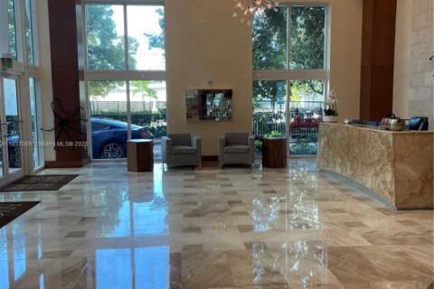 Condominio en alquiler en Miami, Florida, 1 dormitorio, 70.33 m2 № 1879035 - foto 17