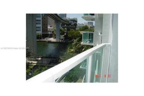 Condominio en alquiler en Miami, Florida, 1 dormitorio, 70.33 m2 № 1879035 - foto 3