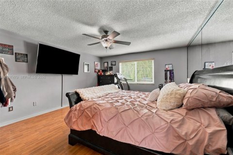 Villa ou maison à vendre à Davie, Floride: 4 chambres, 246.01 m2 № 2401452 - photo 11