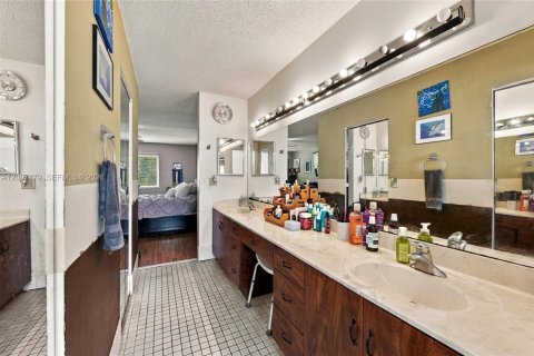 Villa ou maison à vendre à Davie, Floride: 4 chambres, 246.01 m2 № 2401452 - photo 13