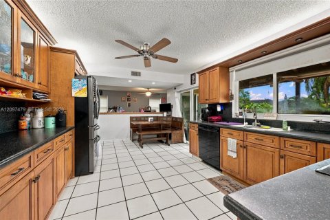 Villa ou maison à vendre à Davie, Floride: 4 chambres, 246.01 m2 № 2401452 - photo 16
