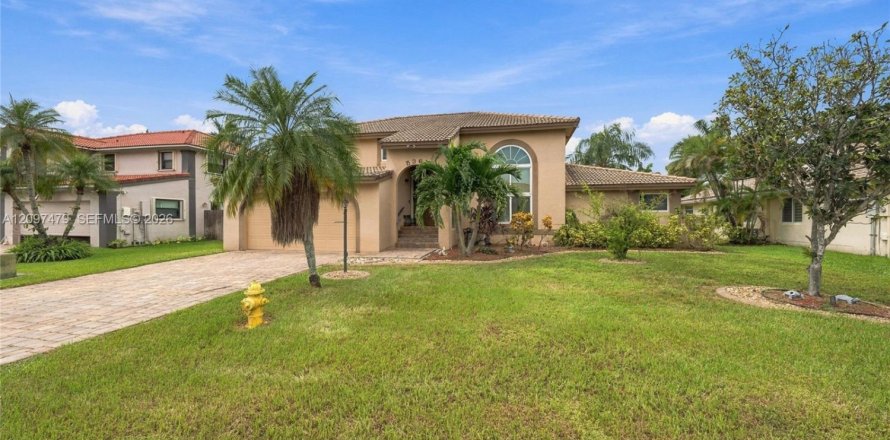 Villa ou maison à Davie, Floride 4 chambres, 246.01 m2 № 2401452